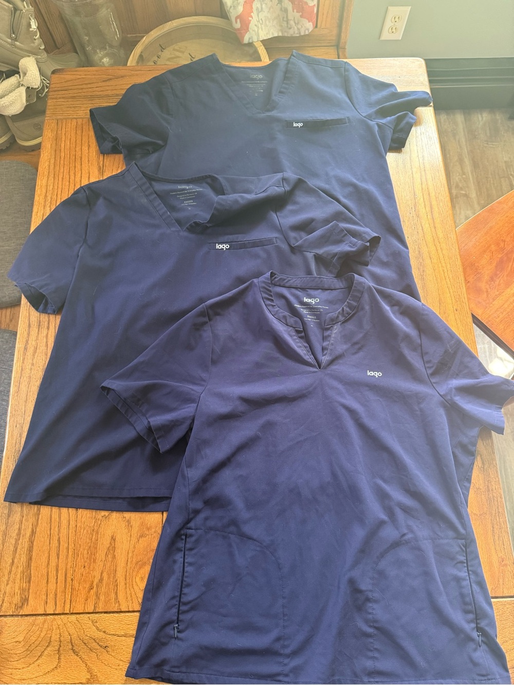 Men's V-Neck Scrub Top - Navy